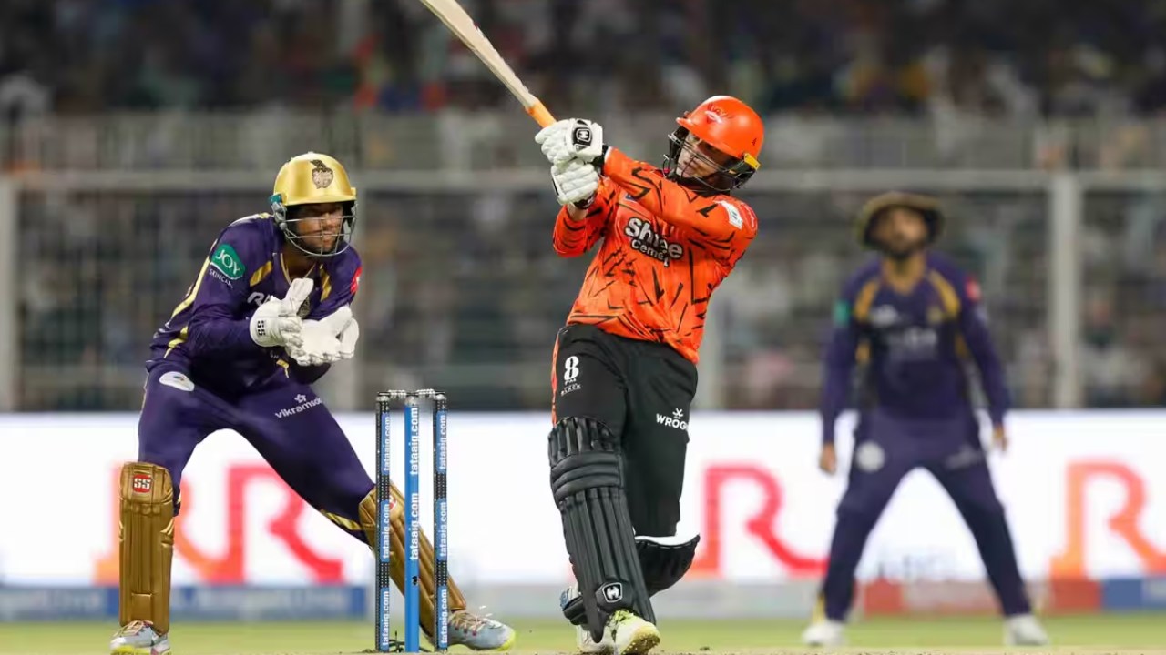 Abhishek Sharma : చ‌రిత్ర సృష్టించిన అభిషేక్ శ‌ర్మ.. స‌న్‌రైజ‌ర్స్ త‌రుపున సెంచ‌రీ చేసిన తొలి బ్యాట‌ర్‌..