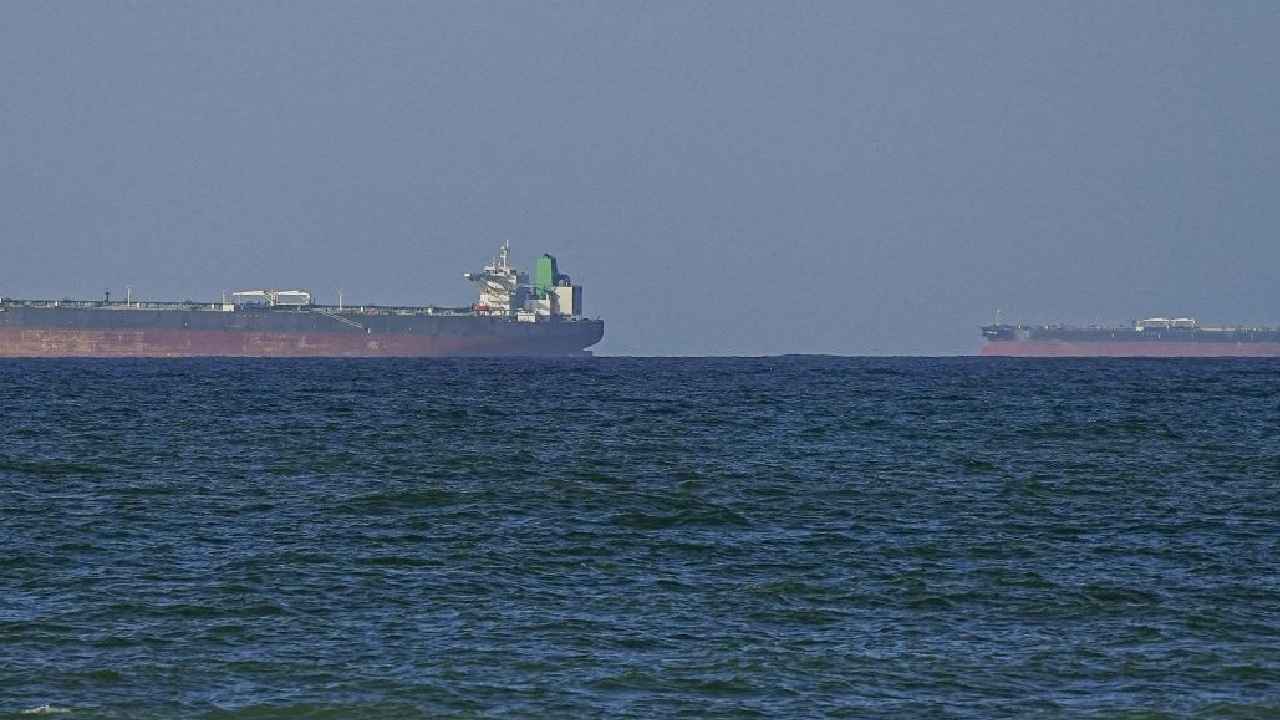 Hormuz Strait: హర్ముజ్ లో హైటెన్షన్.. భారత నౌకలపై ఇరాన్ అటాక్..