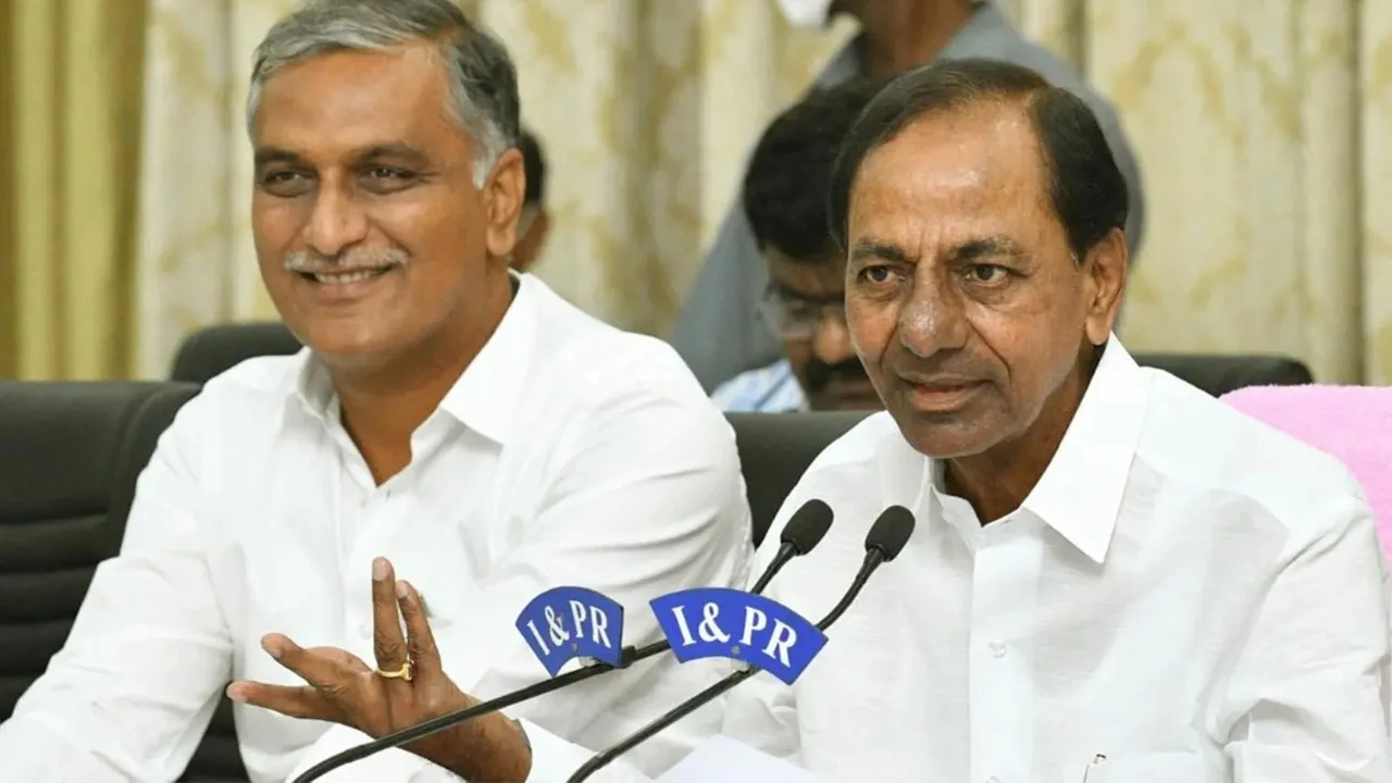 High Court : హైకోర్టులో కేసీఆర్, హరీశ్ రావులకు ఊరట.. కమిషన్ రిపోర్టు నిలిపివేత..