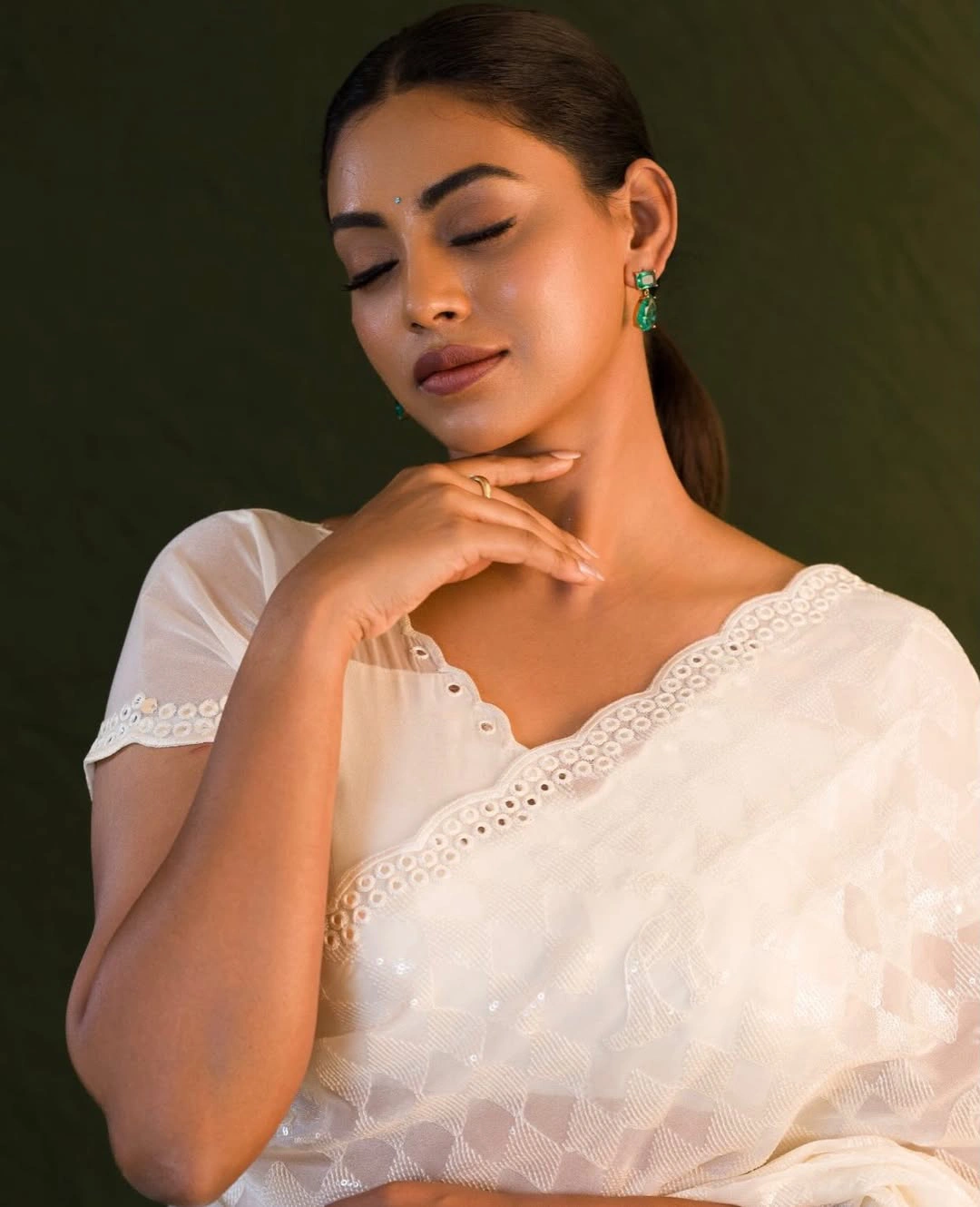 Kamakshi Bhaskarla Stunning Looks in White Saree