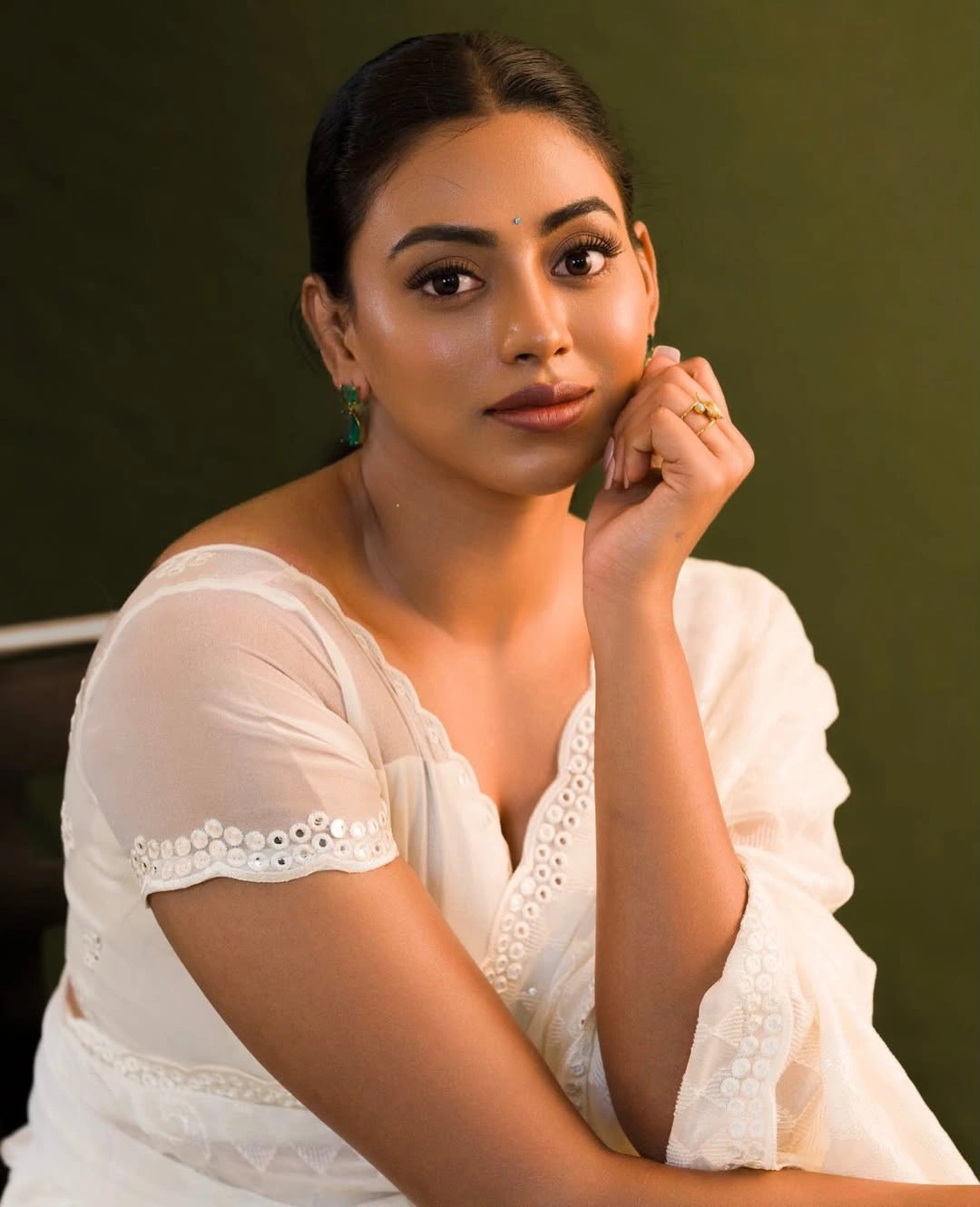 Kamakshi Bhaskarla Stunning Looks in White Saree