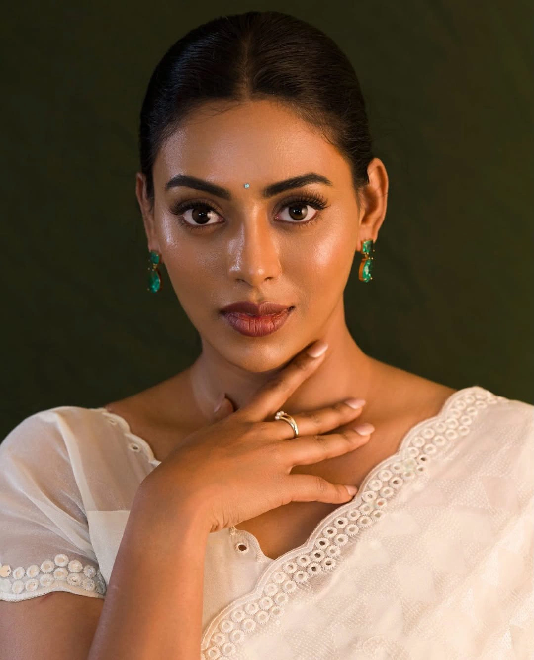 Kamakshi Bhaskarla Stunning Looks in White Saree