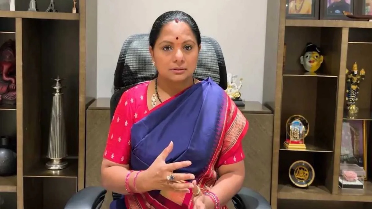 Kalvakuntla Kavitha : KTR కి కవిత సూటి ప్రశ్న.. ‘పదేళ్లు అధికారంలో ఉన్నారు.. ఇప్పుడెందుకు పాదయాత్ర’