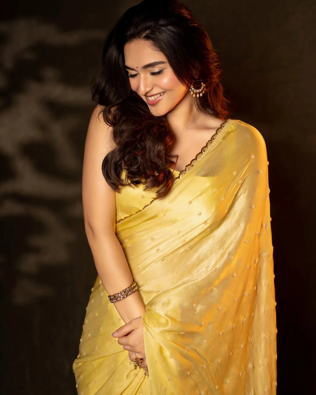 Kayadu Lohar Sizzling Photos