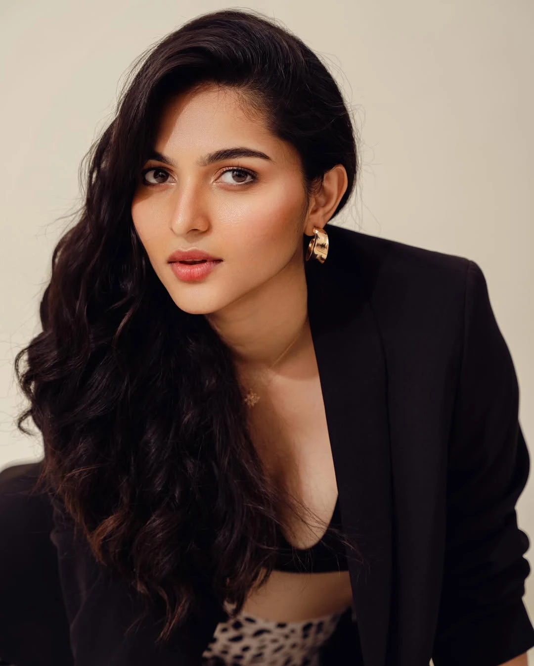 Kayadu Lohar Sizzling Photos