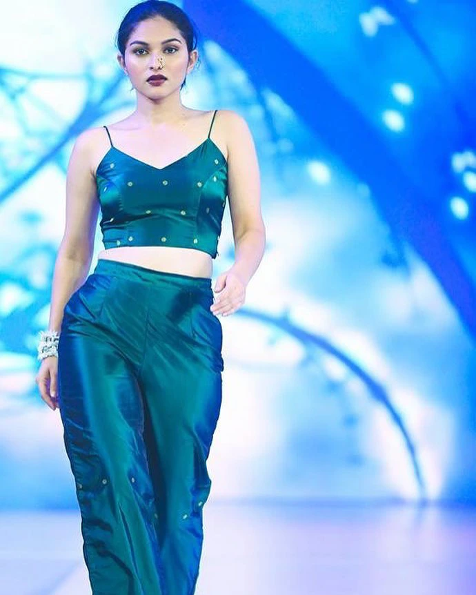 Kayadu Lohar Sizzling Photos