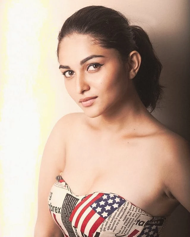 Kayadu Lohar Sizzling Photos