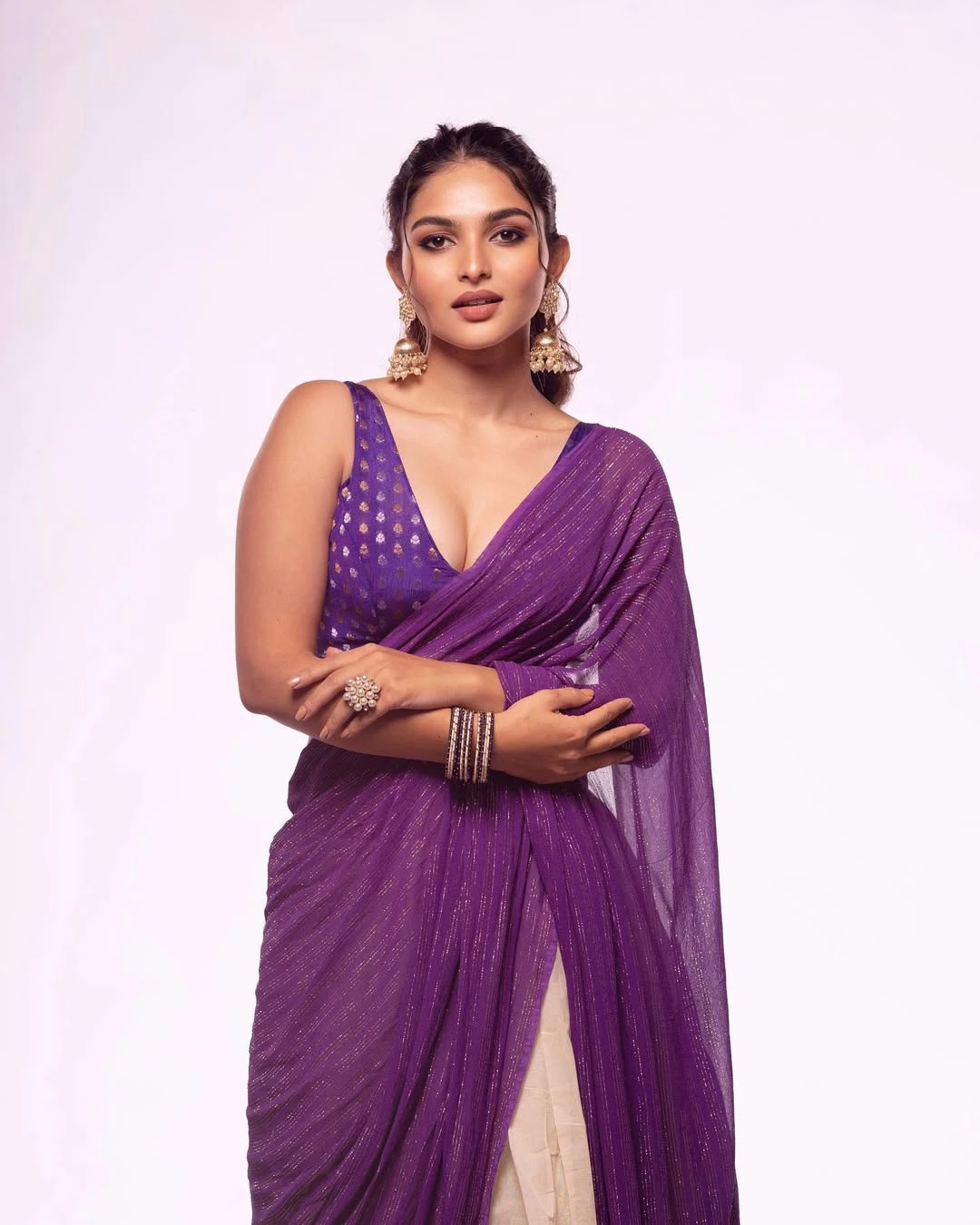 Kayadu Lohar Sizzling Photos