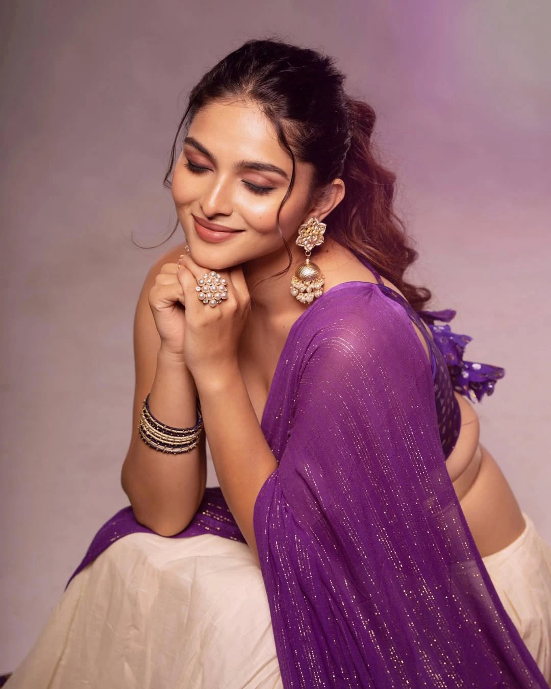 Kayadu Lohar Sizzling Photos