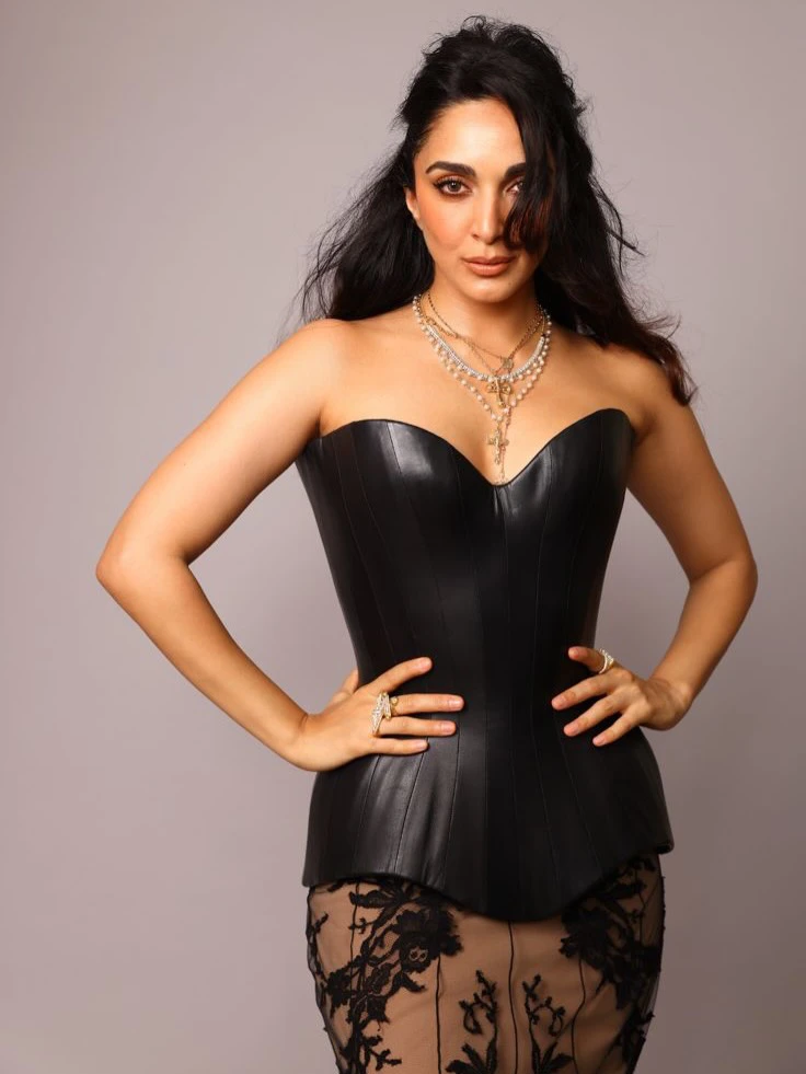 Kiara Advani Stunning Looks in Black Dress
