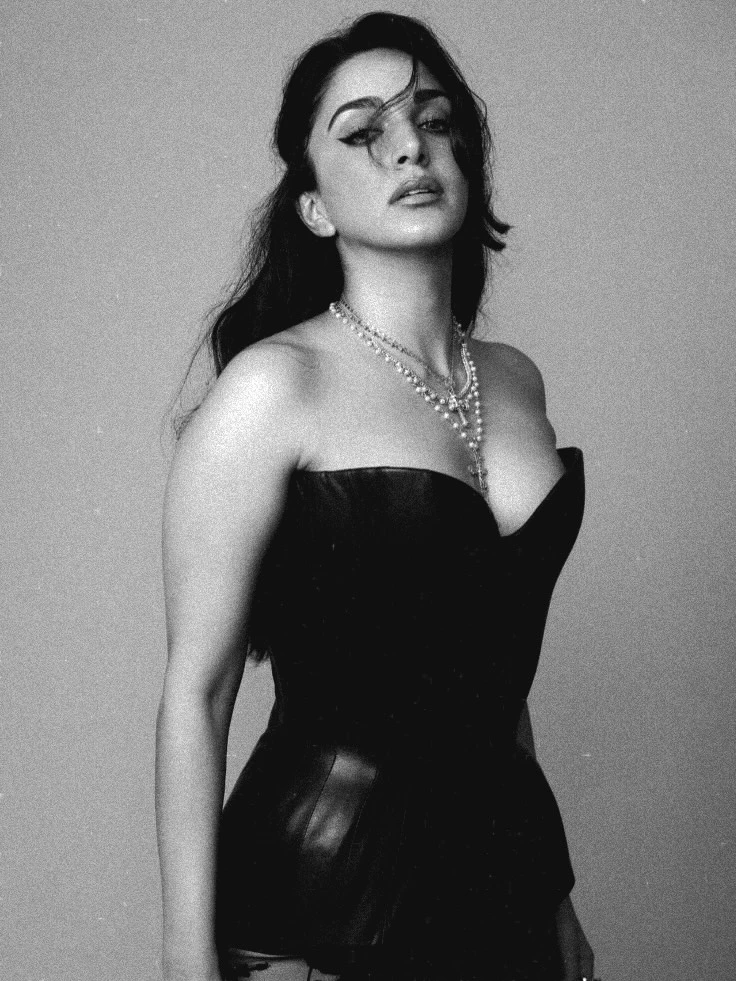 Kiara Advani Stunning Looks in Black Dress