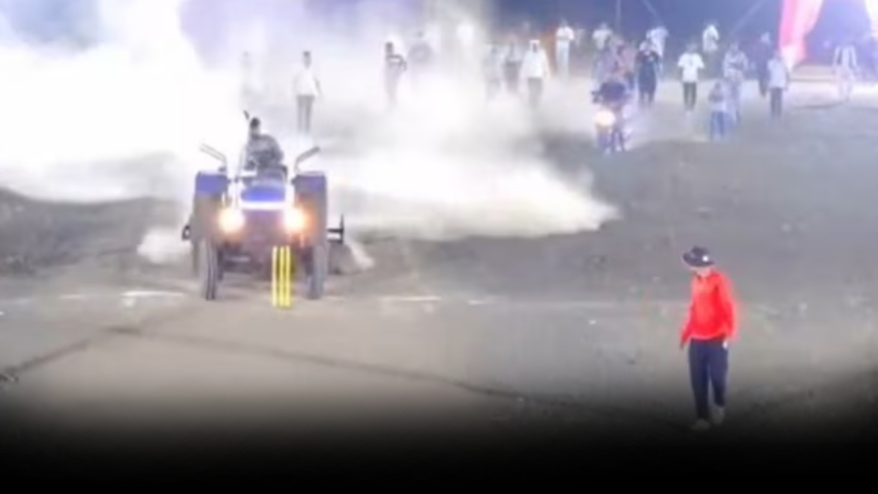 Maharashtra : మ్యాచ్‌కి పిలవలేదని.. ట్రాక్టర్ తీసుకొచ్చి పిచ్ తవ్వేశాడు.. లైవ్‌లో.. వీడిమో వైరల్