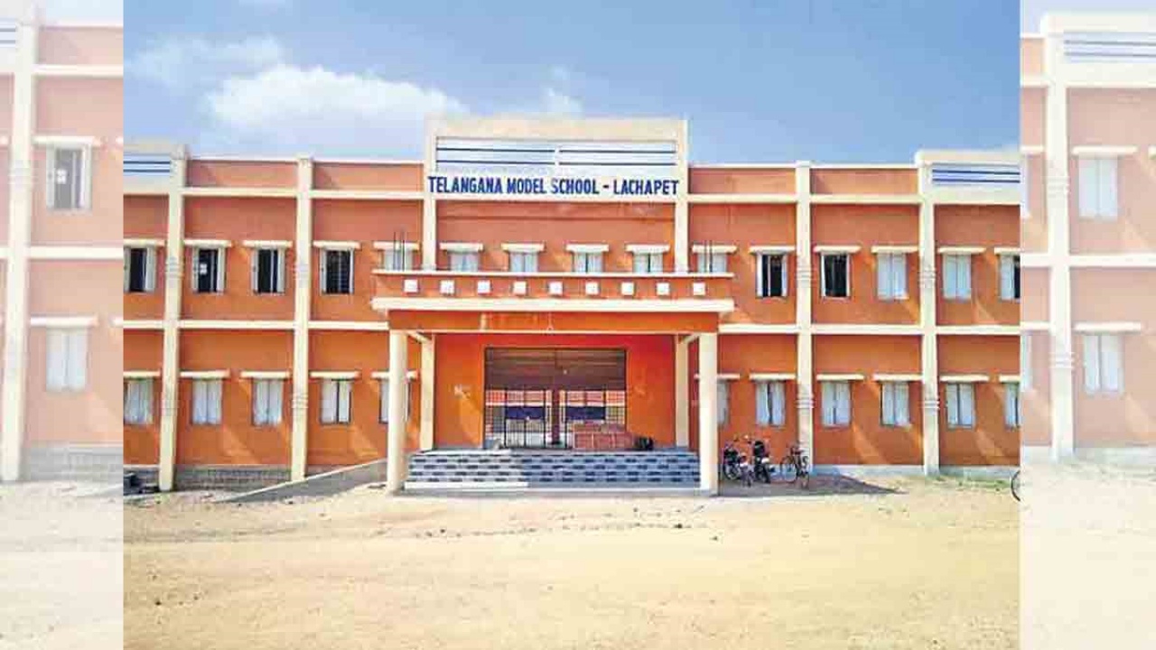 Show Cause Notices : రిజల్ట్ తగ్గినందుకు సర్కార్ సంచలన నిర్ణయం.. 145 మోడల్‌ స్కూళ్ల ప్రిన్సిపాళ్లకు