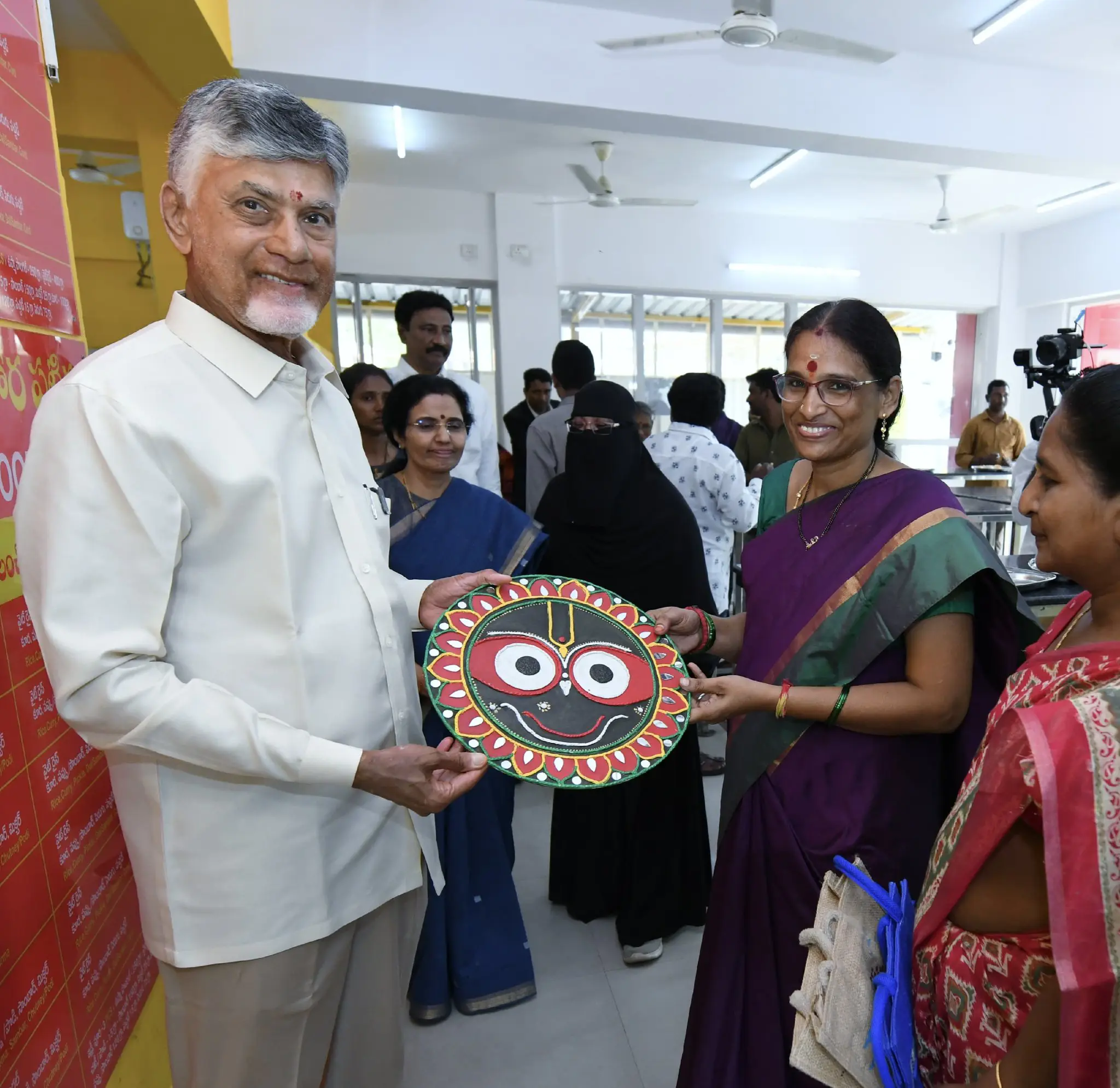 CM Nara Chandrababu Naidu Celebrates Birthday in Anna Canteen