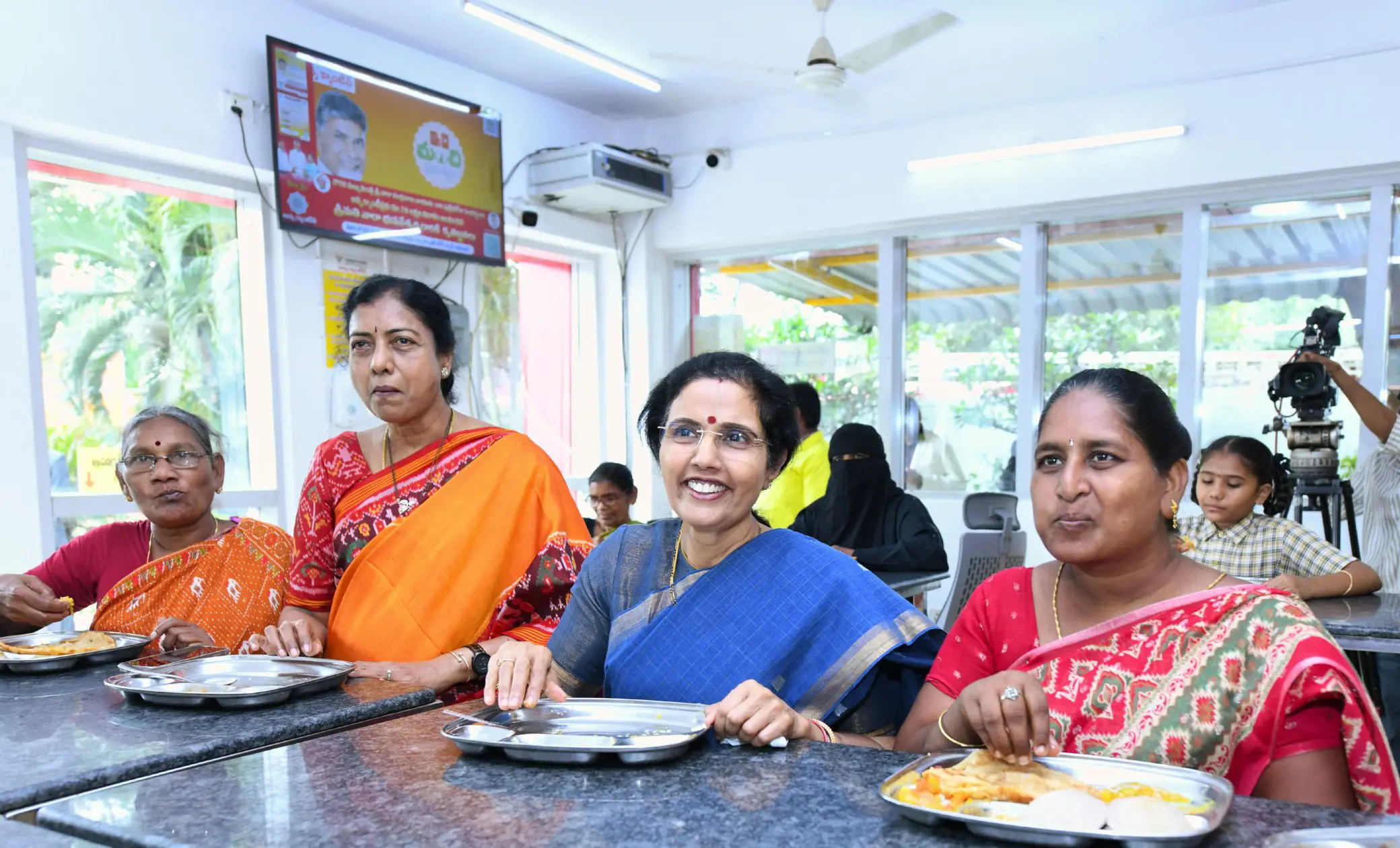 CM Nara Chandrababu Naidu Celebrates Birthday in Anna Canteen