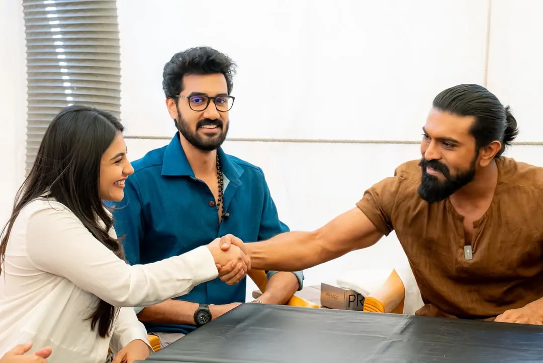 Nayan Sarika Meets Ram Charan