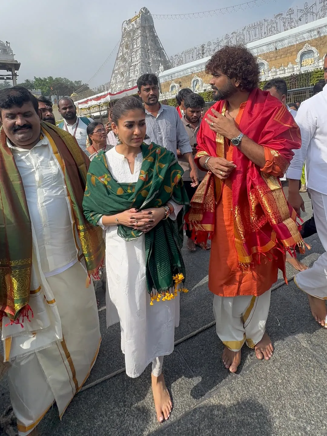 Nayanthara and vignesh shivan at tirumala