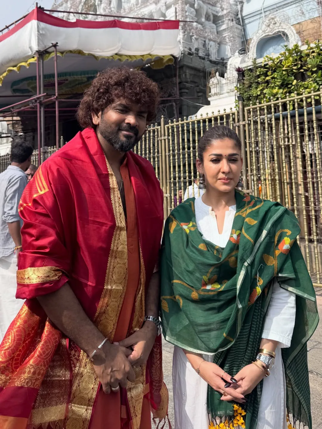 Nayanthara and vignesh shivan at tirumala