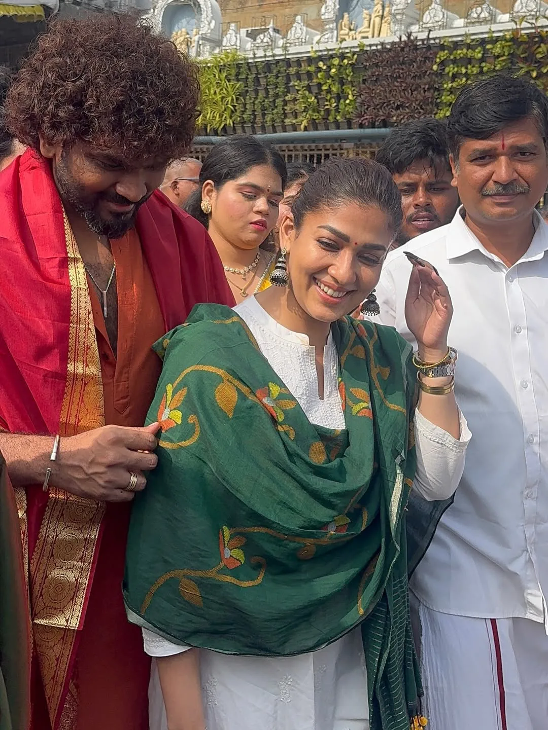 Nayanthara and vignesh shivan at tirumala