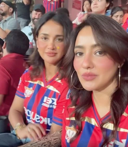 Neha Sharma Supports to Punjab Kings