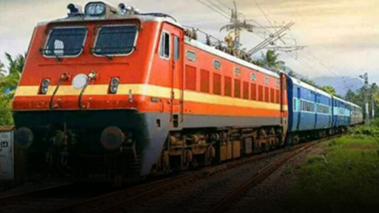 Telangana New Trains : రైల్వే ప్రయాణికులకు శుభవార్త.. తెలంగాణకు కొత్తగా ఎనిమిది రైళ్లు.. ఈ రూట్లలోనే.. హైదరాబాద్‌లో ఆగే స్టేషన్లు ఇవే..