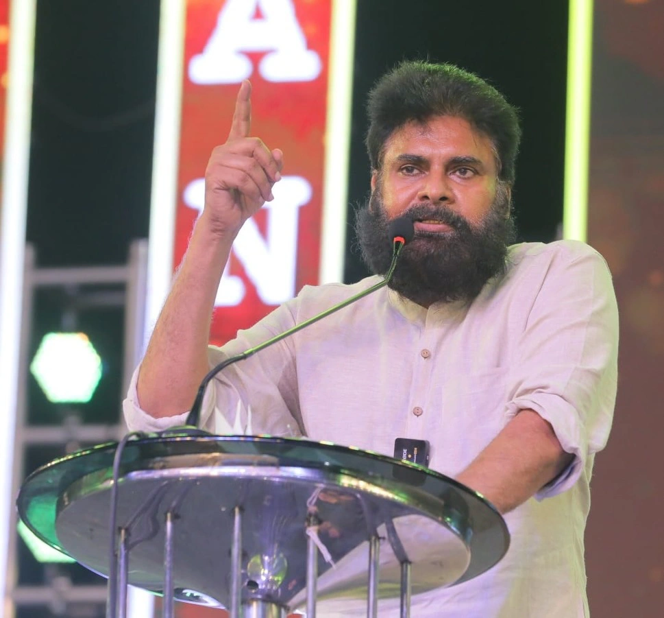 Pawan Kalyan Attends Vizag Andhra University Cultural Fest