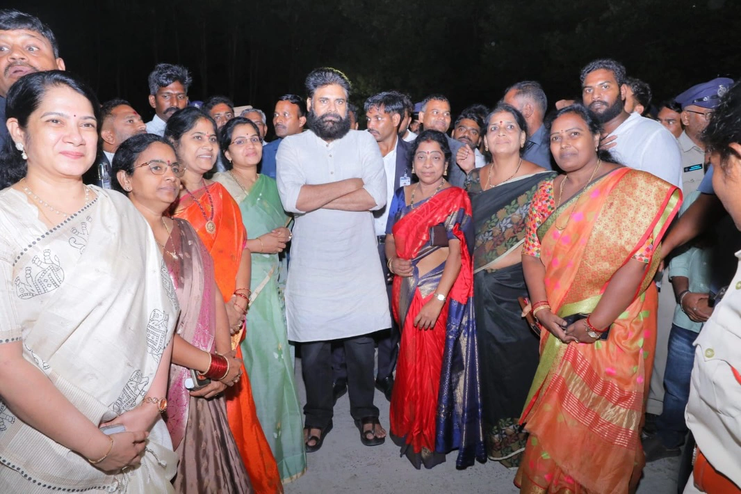 Pawan Kalyan Attends Vizag Andhra University Cultural Fest