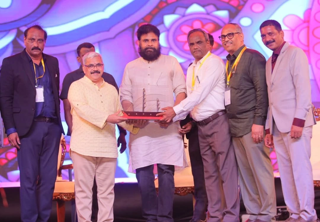 Pawan Kalyan Attends Vizag Andhra University Cultural Fest