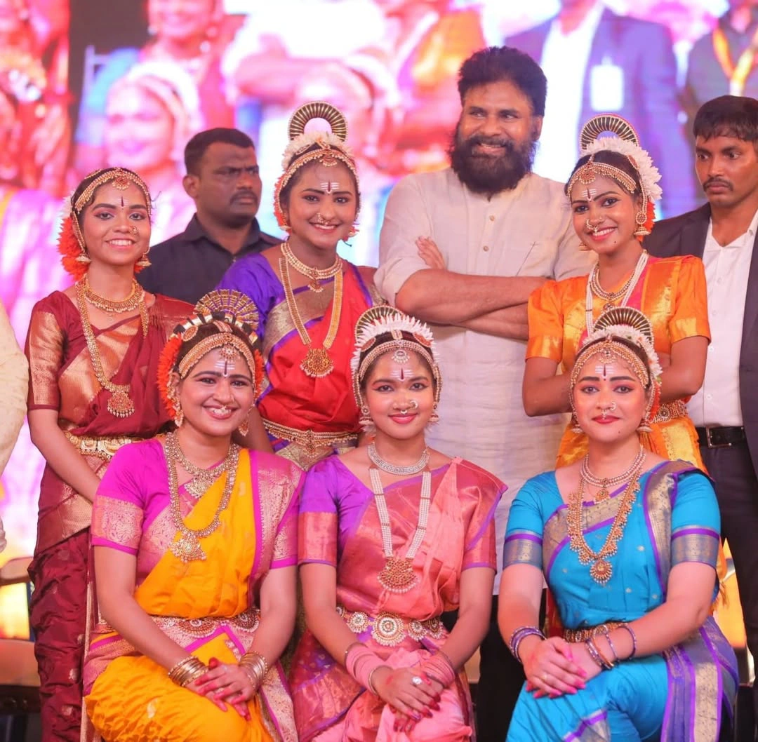 Pawan Kalyan Attends Vizag Andhra University Cultural Fest