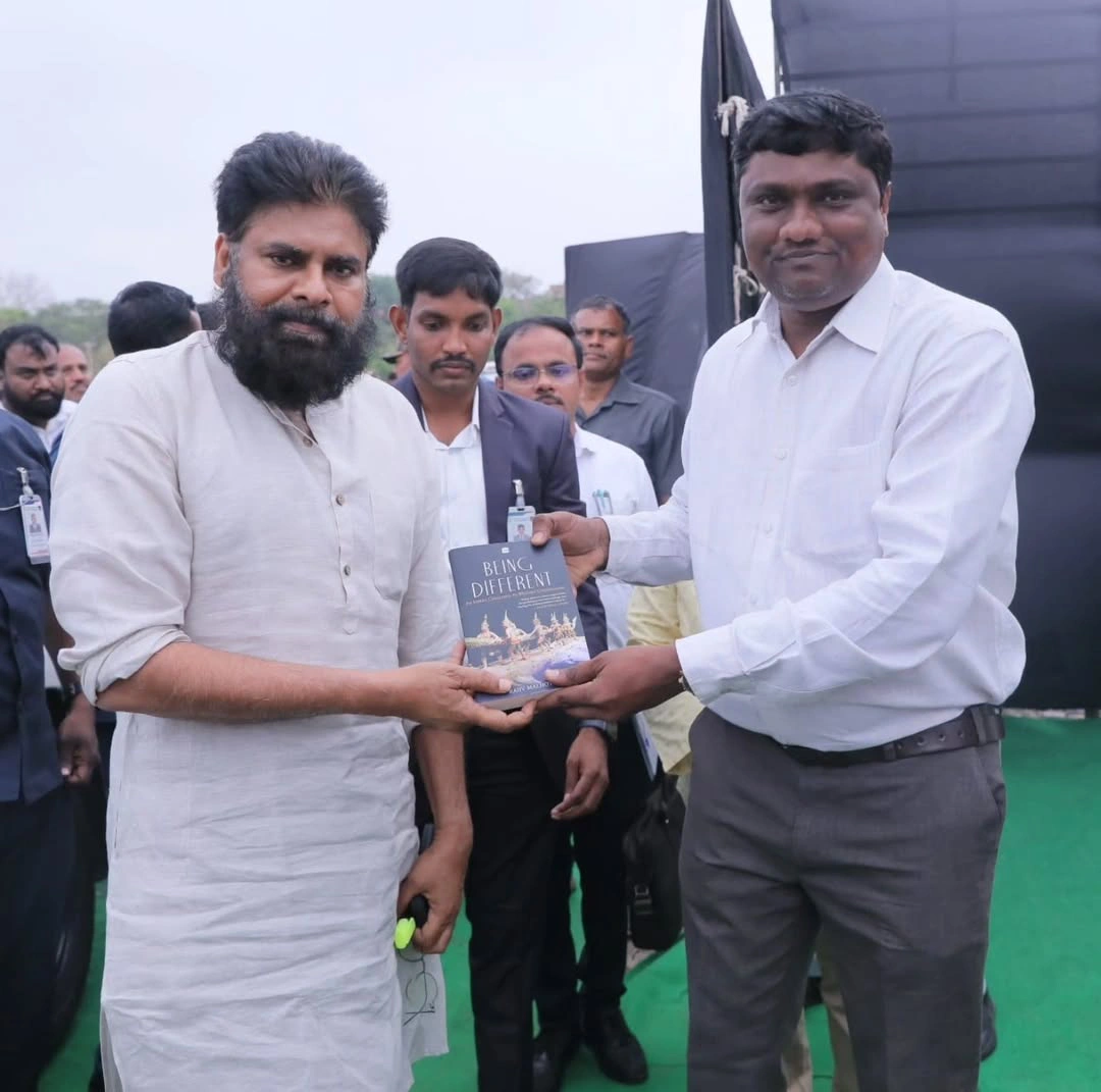 Pawan Kalyan Attends Vizag Andhra University Cultural Fest