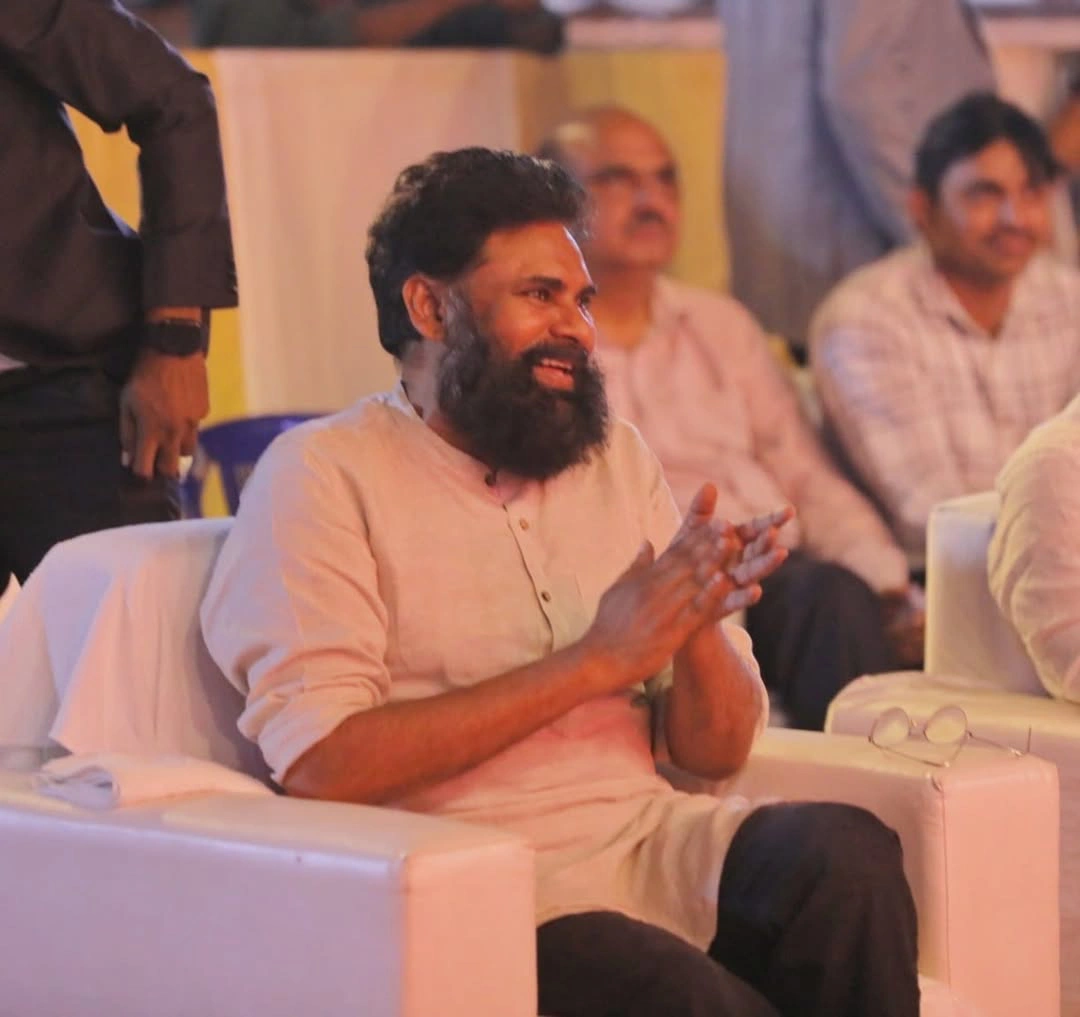 Pawan Kalyan Attends Vizag Andhra University Cultural Fest