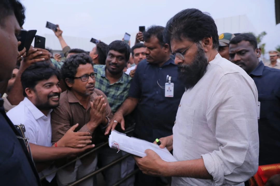 Pawan Kalyan Attends Vizag Andhra University Cultural Fest