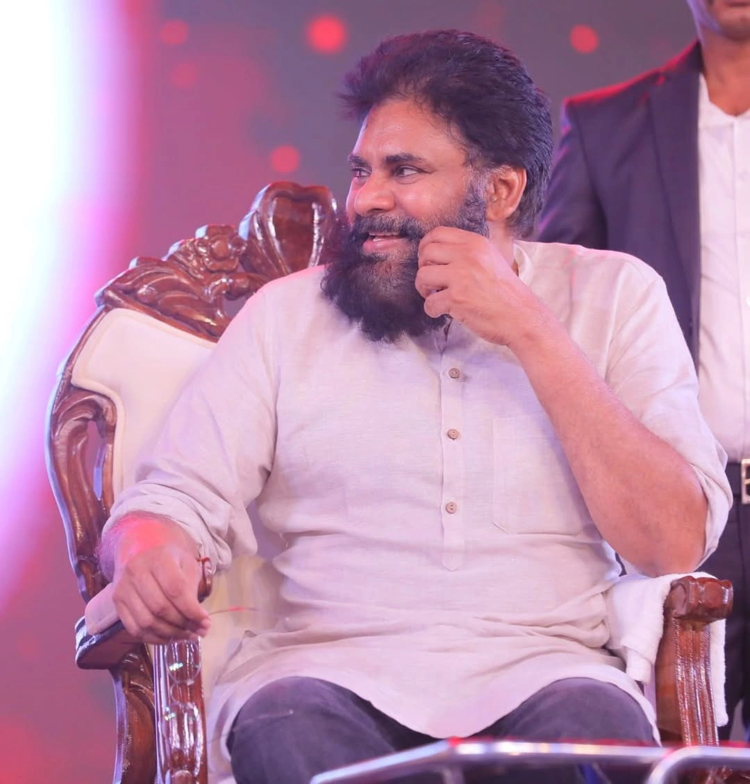Pawan Kalyan Attends Vizag Andhra University Cultural Fest