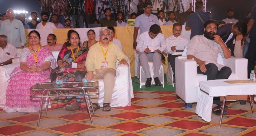 Pawan Kalyan Attends Vizag Andhra University Cultural Fest