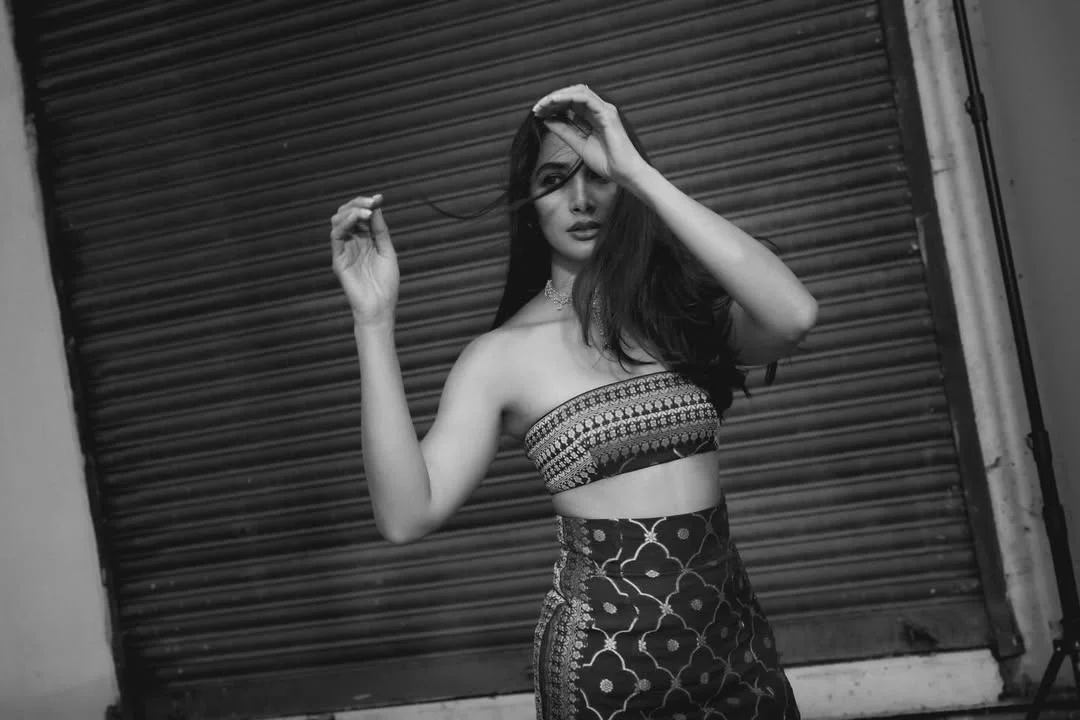 Pooja Hegde Dazzling Poses