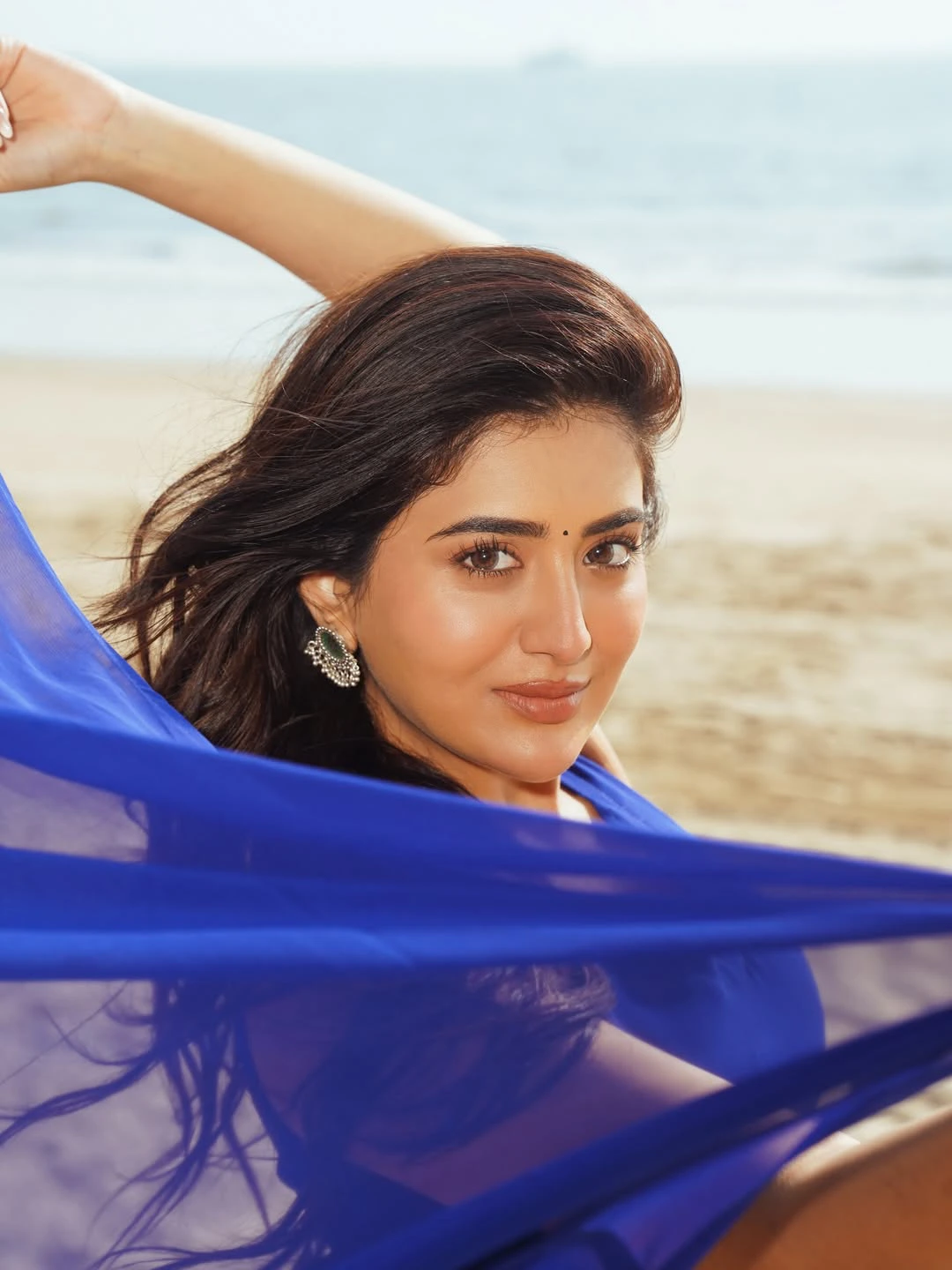 Rashi Singh Enjoying in Mumbai Beach