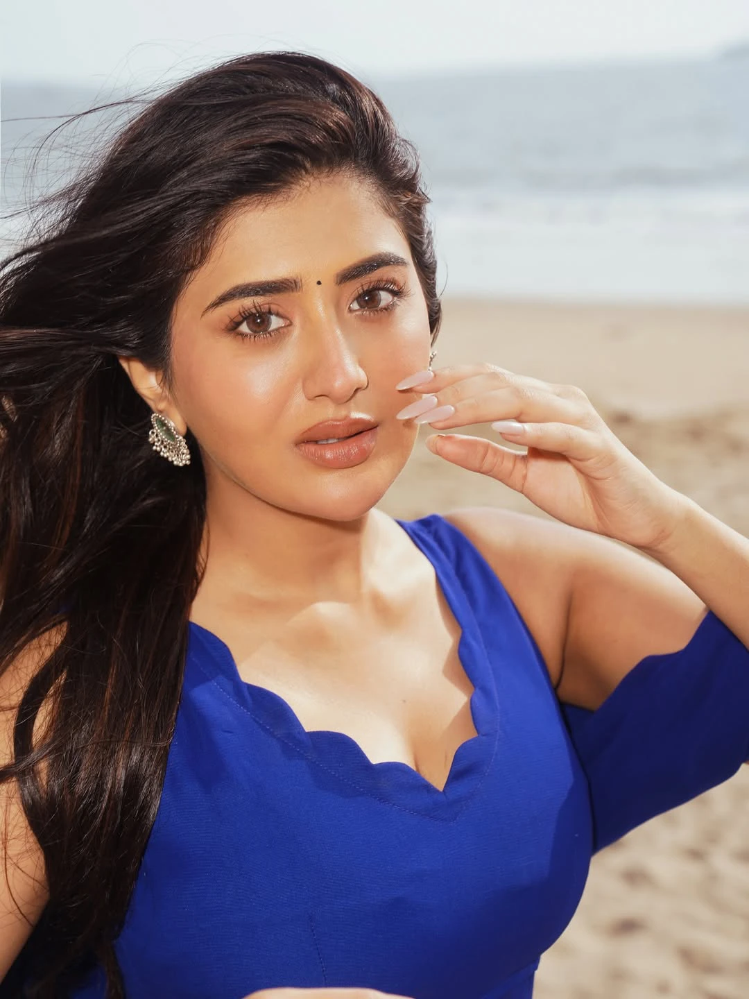 Rashi Singh Enjoying in Mumbai Beach