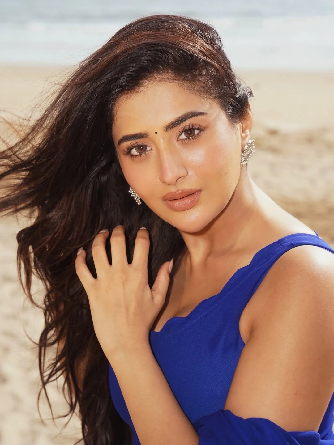 Rashi Singh Enjoying in Mumbai Beach