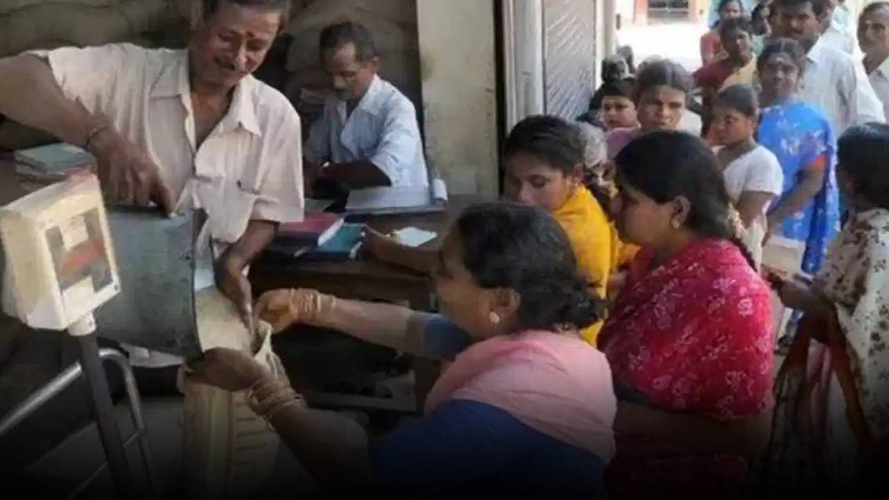 Ration Card : తెలంగాణలోని రేషన్ కార్డు లబ్ధిదారులకు బిగ్ అలర్ట్.. ఇకపై వారందరికీ రేషన్ కట్!