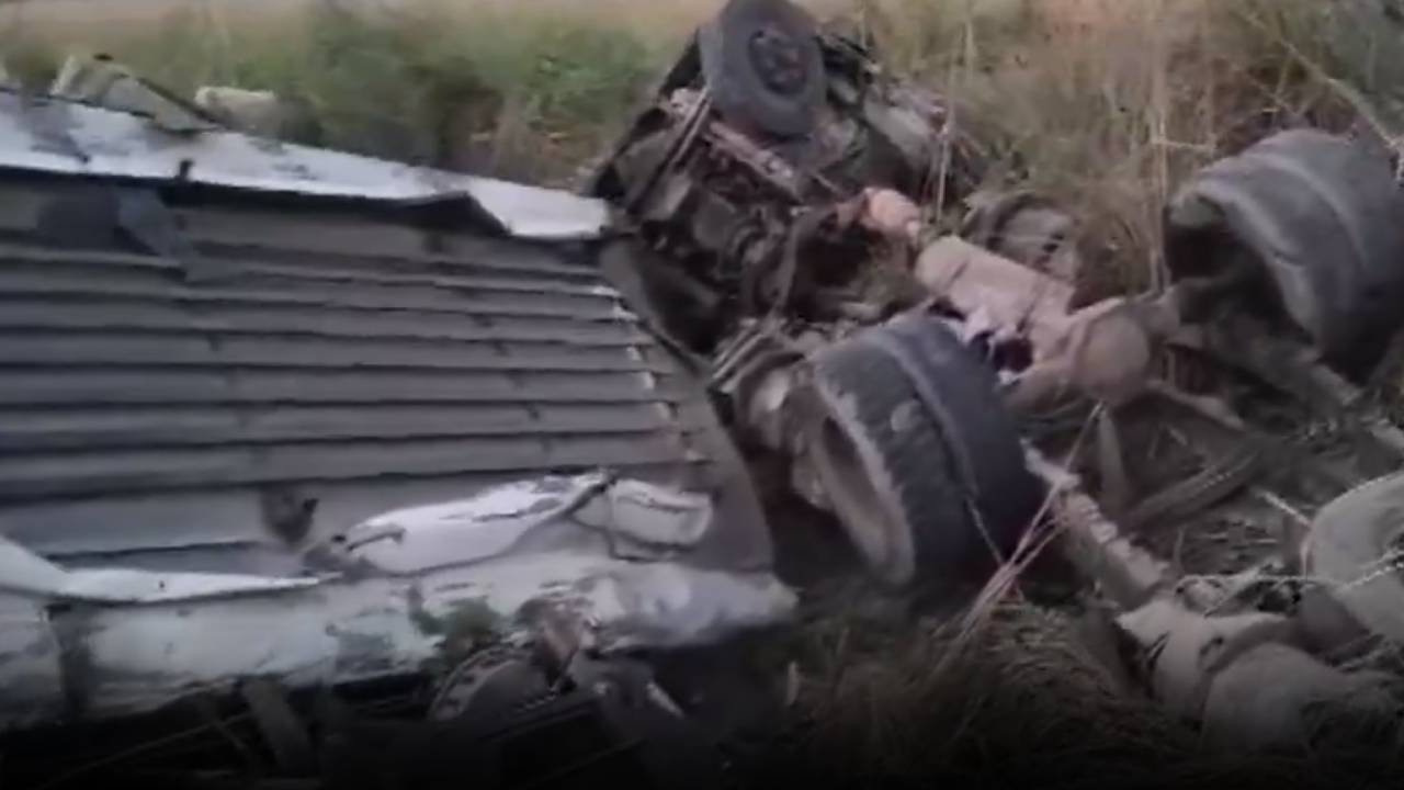 Road Accident : ఘోర రోడ్డు ప్రమాదం.. ఆరుగురు స్పాట్‌లో మృతి.. మరికొందరి పరిస్థితి విషమం.. పెళ్లికి హాజరై తిరిగి వస్తుండగా..