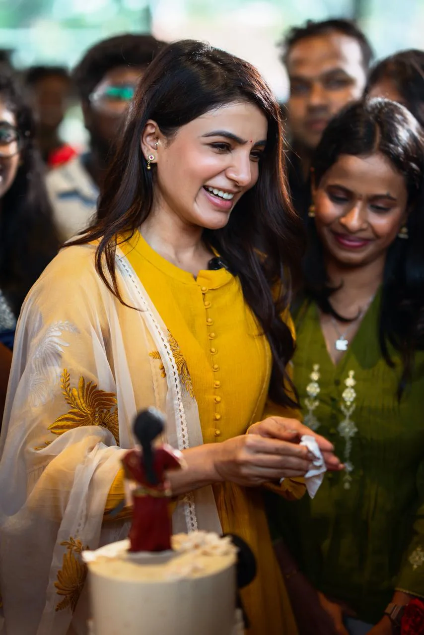 Samantha celebrated her birthday with her fans.