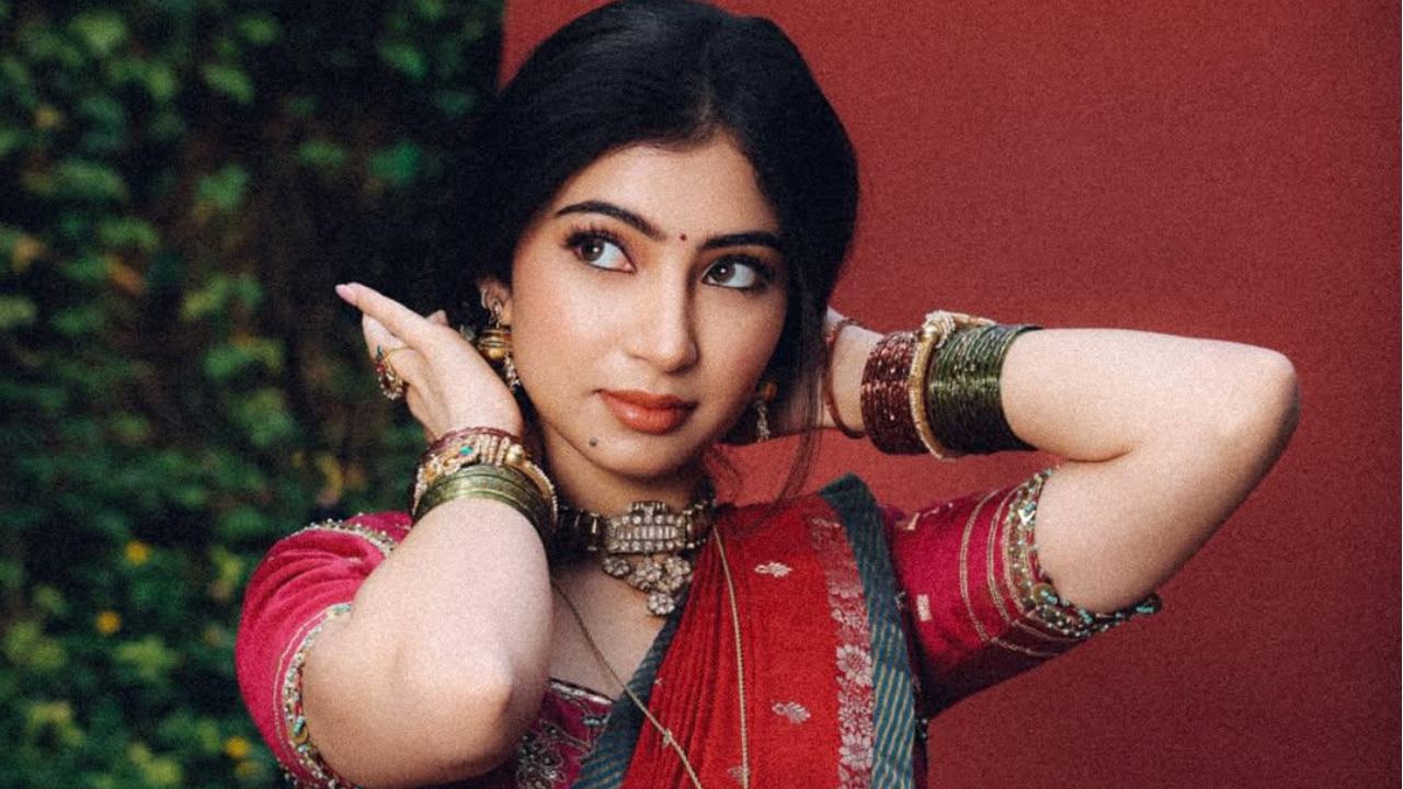 Sara Arjun: ధురంధర్ బ్యూటీకి బంపర్ ఆఫర్.. బాలీవుడ్ ఐకానిక్ బయోపిక్ లో సారా