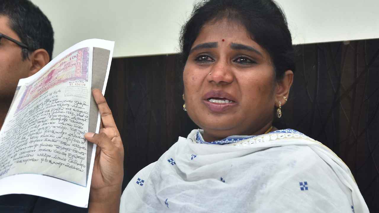 Shanthi Arrest: ఏపీ దేవాదాయశాఖ అసిస్టెంట్ కమిషనర్ శాంతి అరెస్ట్..