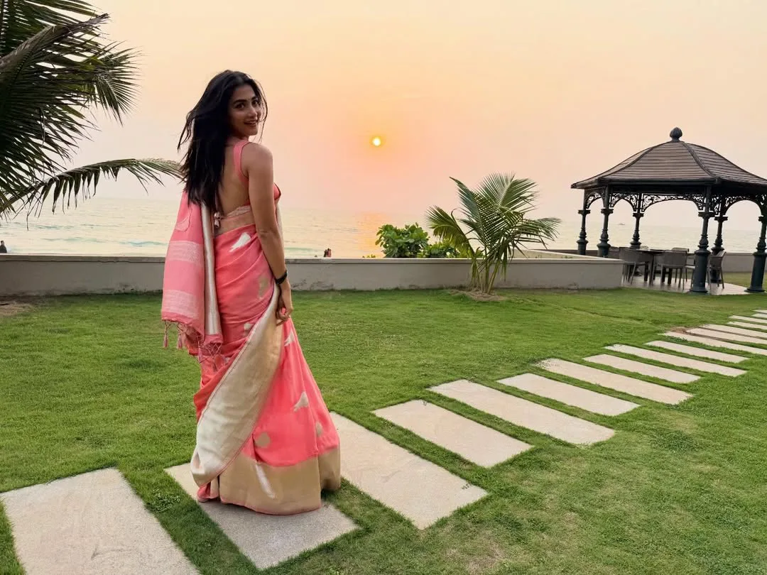 Star Heroine Pooja Hegde chennai vacation photos