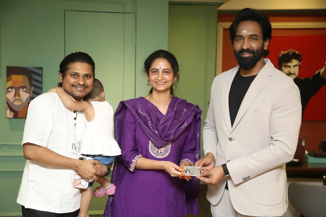 Jordar Sujatha Gets Movie Artist Association Membership from Manchu Vishnu