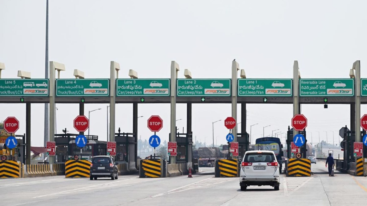 Cashless Payments at Toll Plazas : వాహనదారులకు అలర్ట్.. ఏప్రిల్ 1 నుంచి కొత్త రూల్స్.. టోల్ ప్లాజాల వద్ద ఇకపై అలా కుదరదు