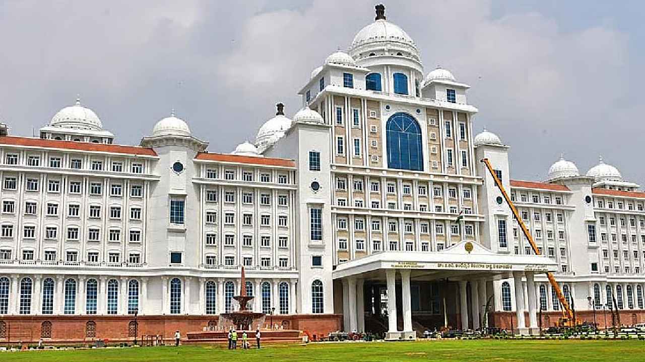Telangana Secretariat: ఆ సారొక్కరికే 4 కార్లు..! ఫ్యూయల్, డ్రైవర్ అంతా సర్కార్ లెక్కే..! కీలక శాఖ పెద్ద బాస్ తీరే సెపరేటు..