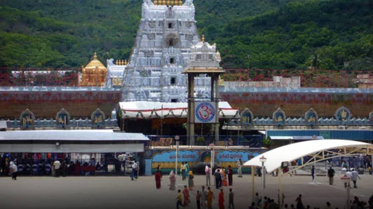 Tirumala : తిరుమల వెళ్లే భక్తులకు బిగ్ అప్డేట్.. దర్శనాలు, గదులపై కీలక నిర్ణయం.. త్వరలోనే ఉత్తర్వులు.. ఇక ఏఐ టెక్నాలజీ..