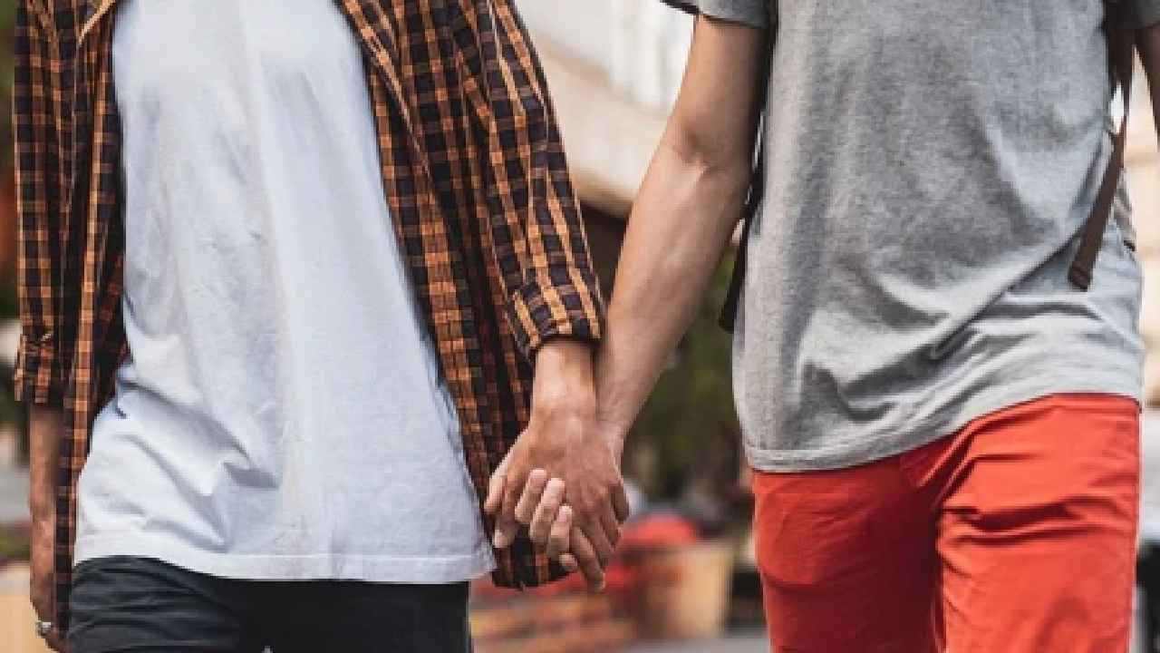 UK Asylum: షాకింగ్.. స్వలింగ సంపర్కులుగా మారుతున్న పాకిస్తాన్, బంగ్లాదేశ్ విద్యార్థులు..! ఎందుకంటే..