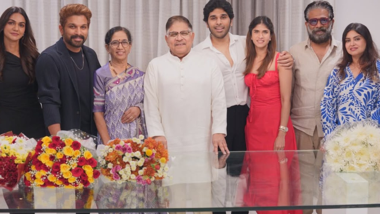 Allu Family : ముగ్గురు కొడుకులు కోడళ్లతో అల్లు అరవింద్.. అల్లు ఫ్యామిలీ ఫోటో వైరల్..
